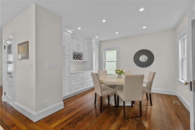 68 Roseneath Avenue, Newport, RI 02840