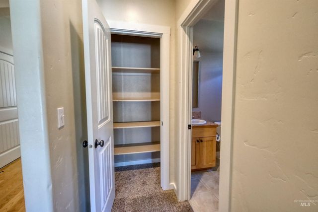 2515 N Chatterton, Meridian, ID 83646