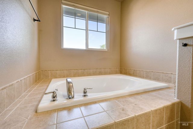 2515 N Chatterton, Meridian, ID 83646