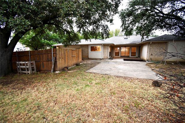 2366 Hill N Dale Drive, Irving, TX 75038