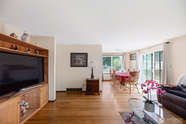26635 18 Place S, Des Moines, WA 98198