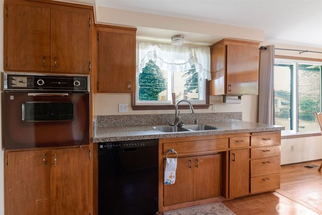 26635 18 Place S, Des Moines, WA 98198