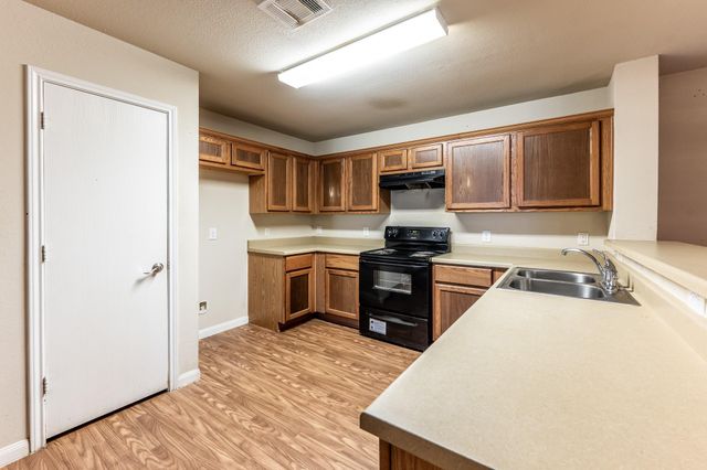 303 Sowell Drive, Huntsville, TX 77320