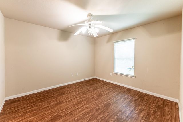 303 Sowell Drive, Huntsville, TX 77320