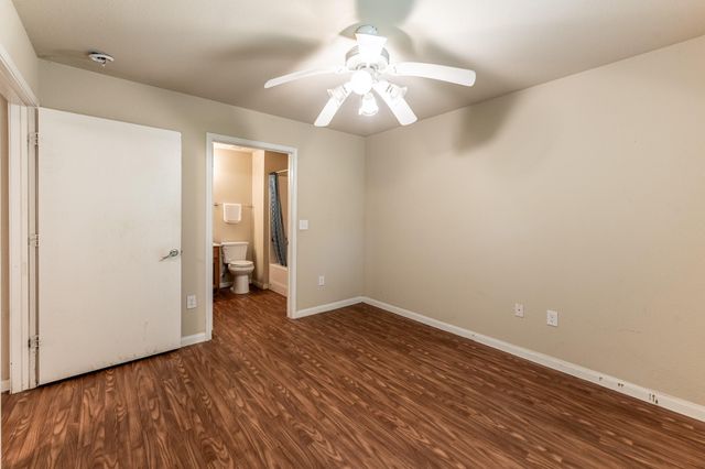 303 Sowell Drive, Huntsville, TX 77320