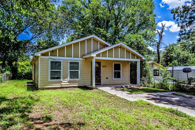 303 Sowell Drive, Huntsville, TX 77320