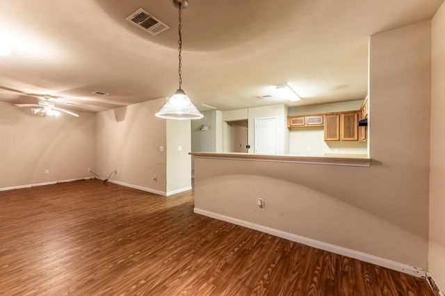 303 Sowell Drive, Huntsville, TX 77320