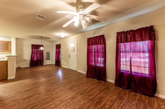 303 Sowell Drive, Huntsville, TX 77320
