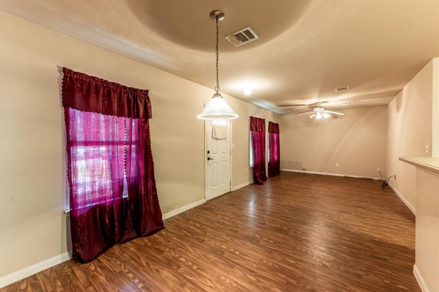 303 Sowell Drive, Huntsville, TX 77320