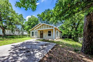 303 Sowell Drive, Huntsville, TX 77320