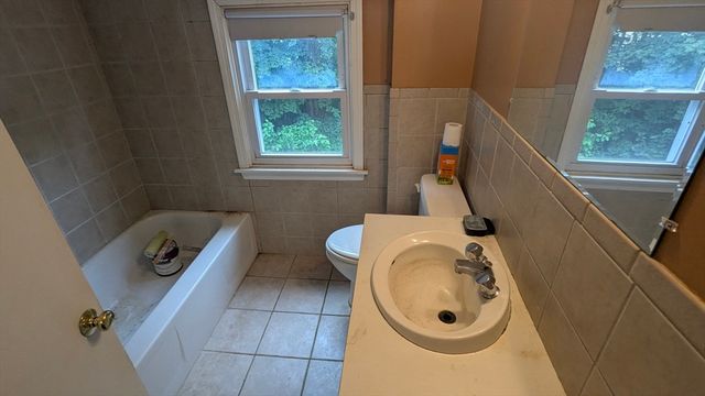 4 Old Charter Rd, Marlborough, MA 01752