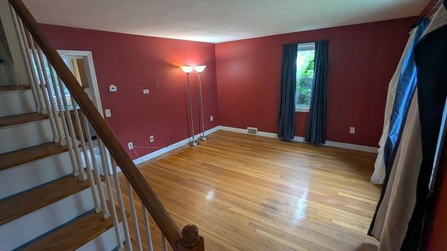 4 Old Charter Rd, Marlborough, MA 01752
