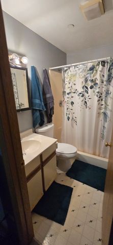 1347 Cunat Court 2D, Lake In The Hills, IL 60156