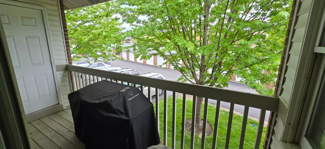 1347 Cunat Court 2D, Lake In The Hills, IL 60156