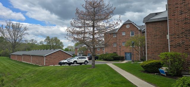 1347 Cunat Court 2D, Lake In The Hills, IL 60156