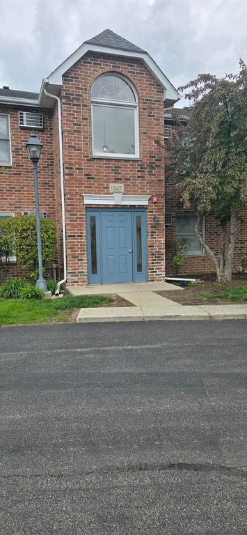1347 Cunat Court 2D, Lake In The Hills, IL 60156