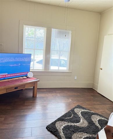 902 Live Oak Street, Lake Charles, LA 70601