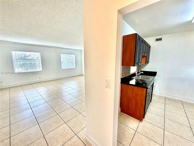 2008 Jackson St D7, Hollywood, FL 33020