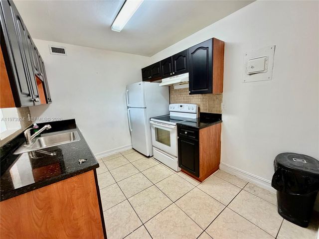 2008 Jackson St D7, Hollywood, FL 33020