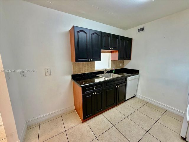 2008 Jackson St D7, Hollywood, FL 33020