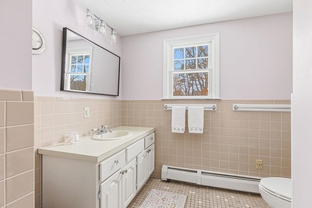 13 Checkerberry Ln, Sandwich, MA 02644