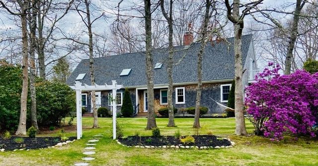 13 Checkerberry Ln, Sandwich, MA 02644