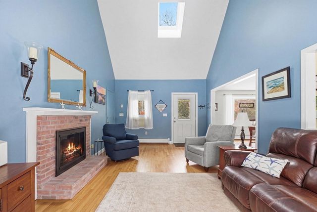 13 Checkerberry Ln, Sandwich, MA 02644