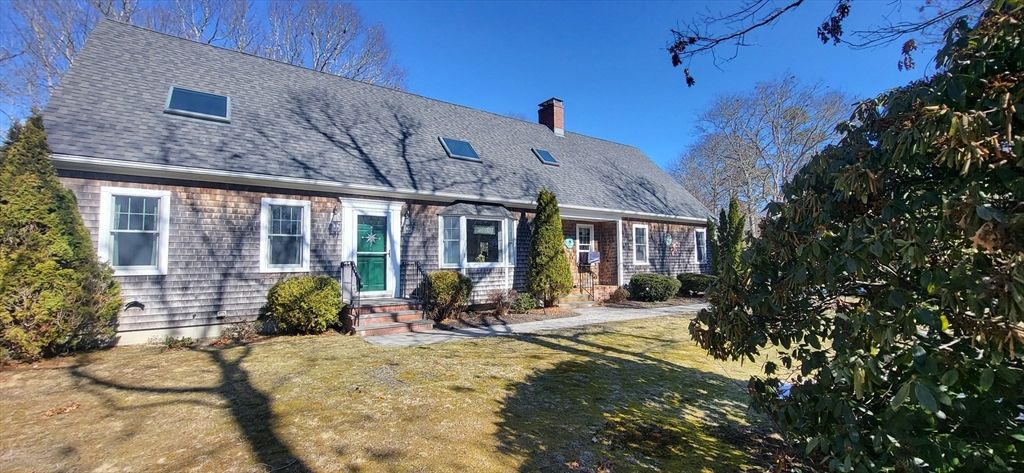 13 Checkerberry Ln, Sandwich, MA 02644