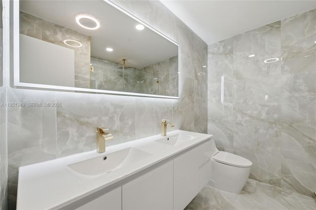 4711 NE 18th Ave, Oakland Park, FL 33334