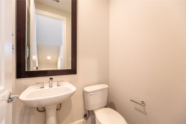 14948 Oak Street, Addison, TX 75001