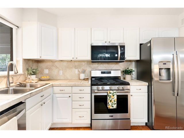 1176 Tucson St, Aurora, CO 80011