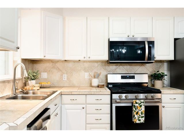 1176 Tucson St, Aurora, CO 80011