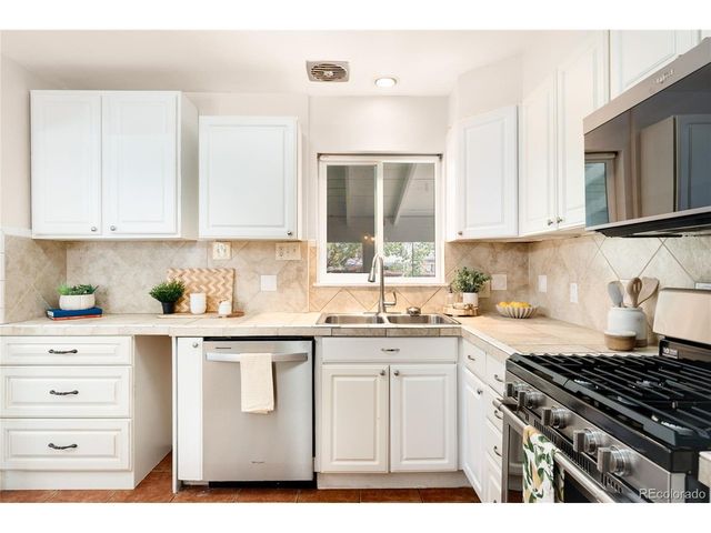 1176 Tucson St, Aurora, CO 80011