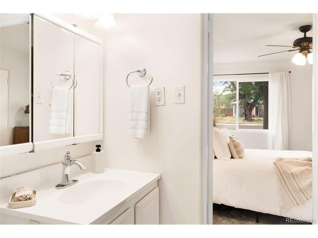 1176 Tucson St, Aurora, CO 80011