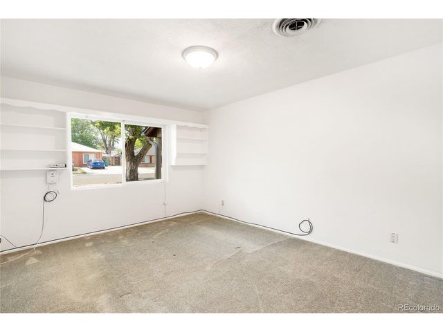 1176 Tucson St, Aurora, CO 80011