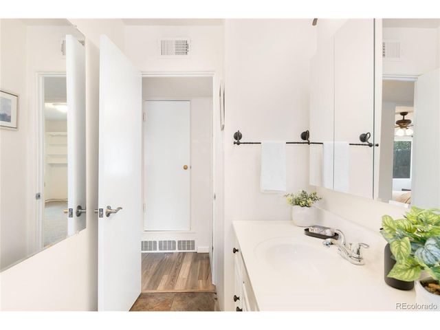 1176 Tucson St, Aurora, CO 80011