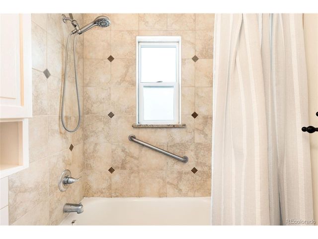 1176 Tucson St, Aurora, CO 80011