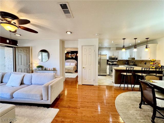 9070 Spring Mountain Road 204, Las Vegas, NV 89117