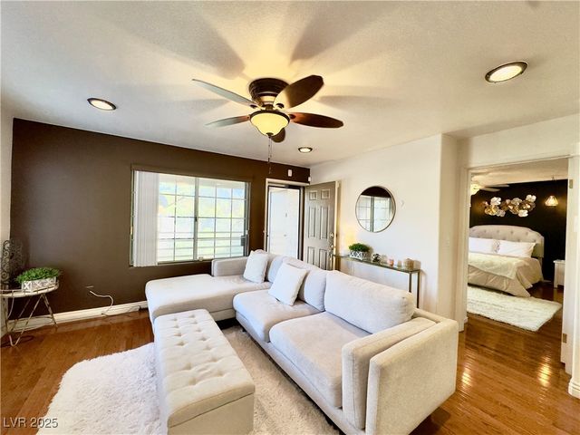 9070 Spring Mountain Road 204, Las Vegas, NV 89117