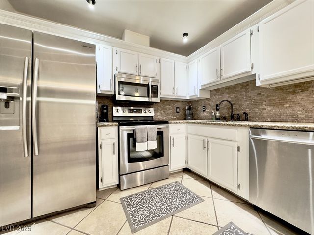 9070 Spring Mountain Road 204, Las Vegas, NV 89117