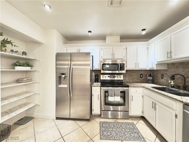 9070 Spring Mountain Road 204, Las Vegas, NV 89117