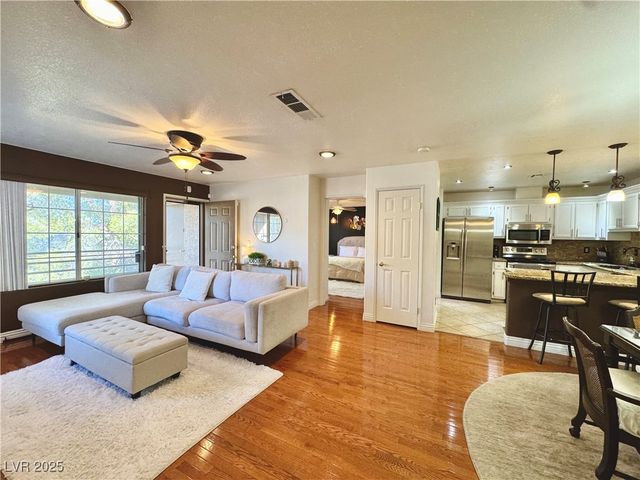 9070 Spring Mountain Road 204, Las Vegas, NV 89117