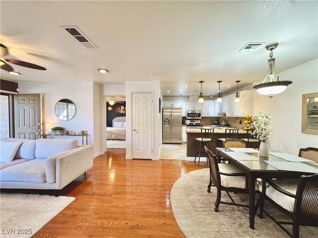 9070 Spring Mountain Road 204, Las Vegas, NV 89117