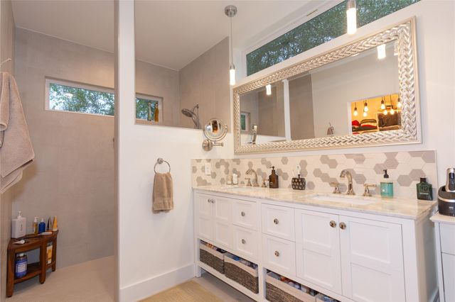 1100 Salen CV, Spicewood, TX 78669