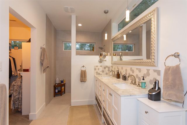 1100 Salen CV, Spicewood, TX 78669