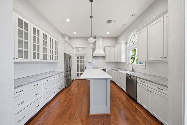 220 W 10th Street, Houston, TX 77008
