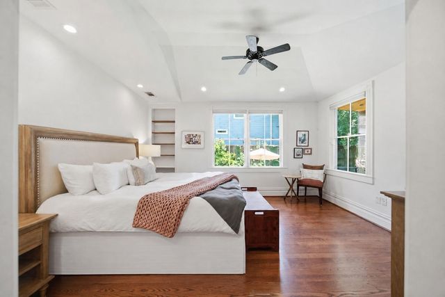 220 W 10th Street, Houston, TX 77008