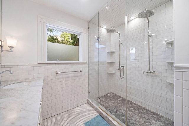 220 W 10th Street, Houston, TX 77008
