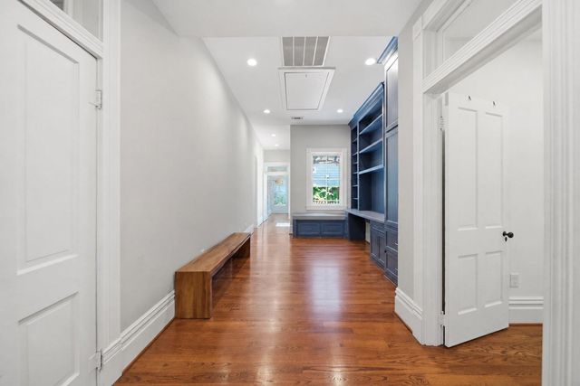 220 W 10th Street, Houston, TX 77008