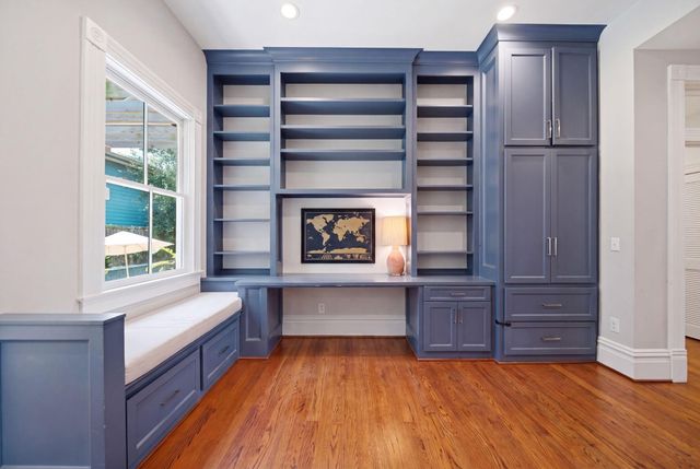 220 W 10th Street, Houston, TX 77008